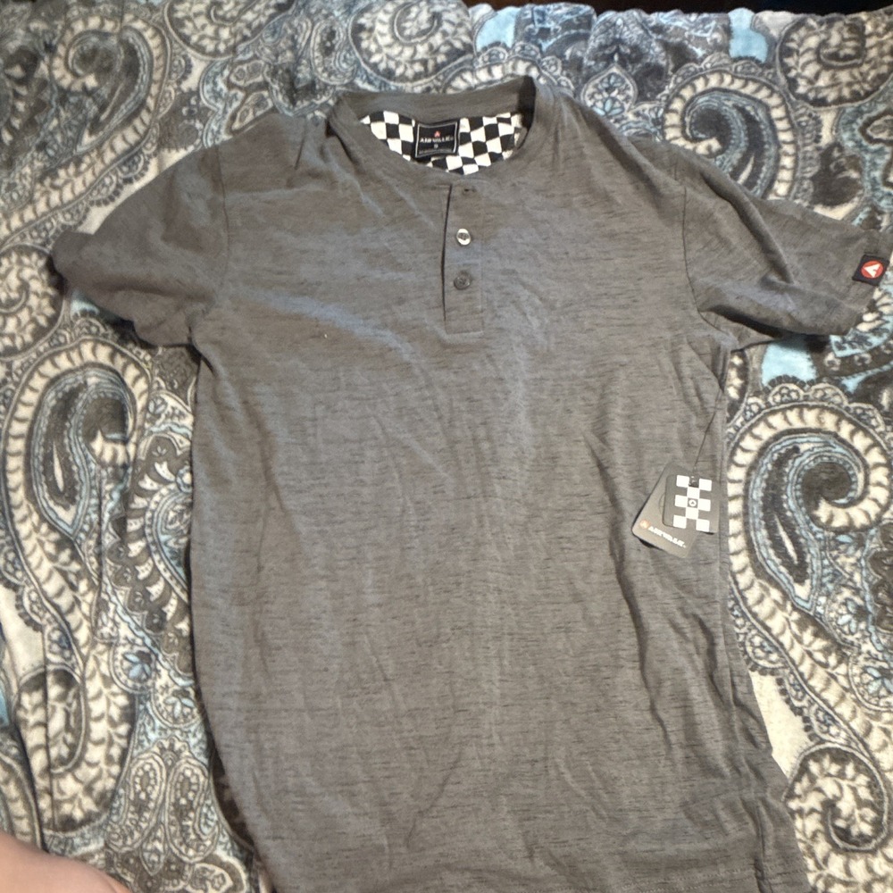Airwalk Men's Gray Solid Polo Shirt, Short Sleeve Collared Button Logo, Size S